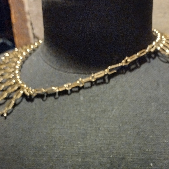 Large gold tone necklace - Picture 14 of 16